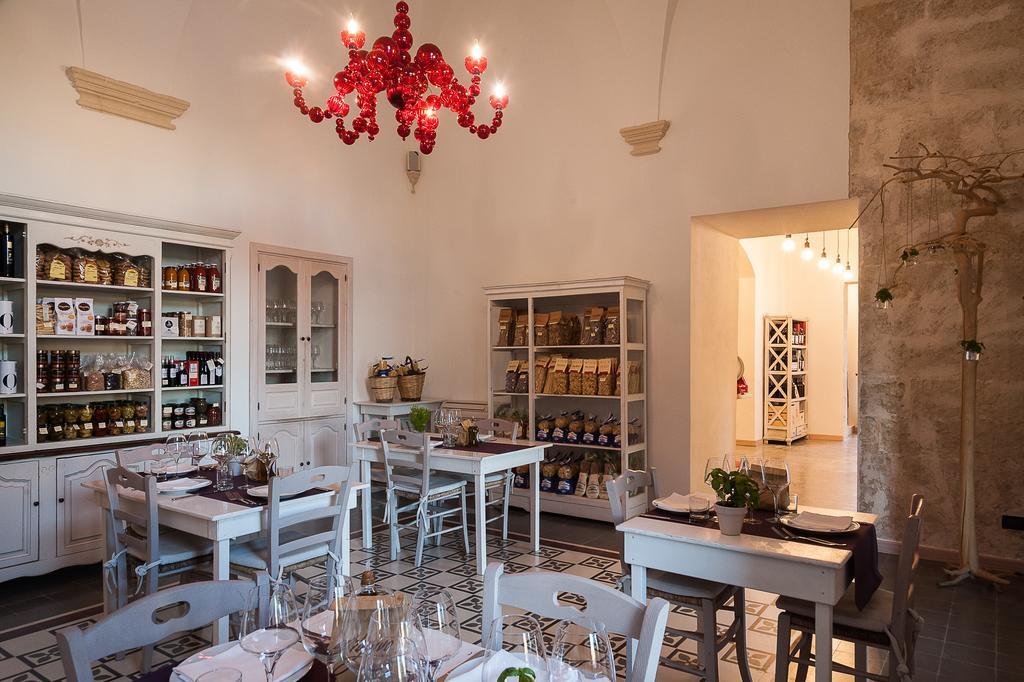 Palazzo Scarciglia - Dimora D'Epoca Bed & Breakfast มิแนร์วิโนดิเลชเช ภายนอก รูปภาพ