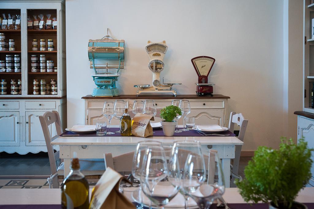 Palazzo Scarciglia - Dimora D'Epoca Bed & Breakfast มิแนร์วิโนดิเลชเช ภายนอก รูปภาพ