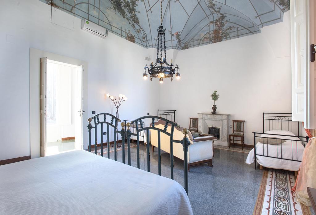 Palazzo Scarciglia - Dimora D'Epoca Bed & Breakfast มิแนร์วิโนดิเลชเช ภายนอก รูปภาพ