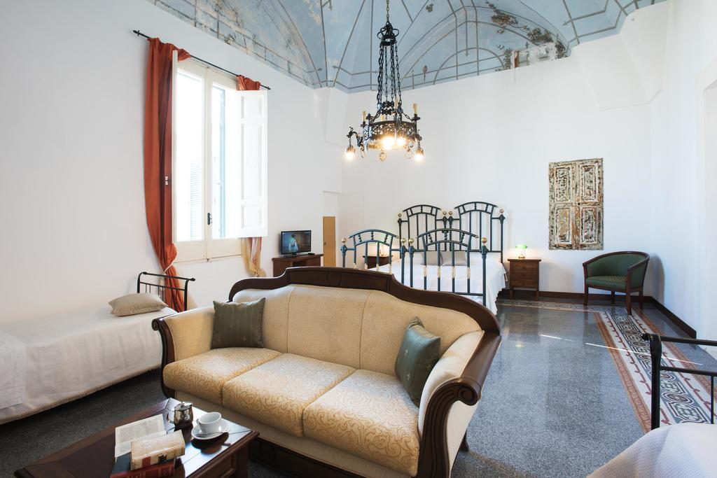 Palazzo Scarciglia - Dimora D'Epoca Bed & Breakfast มิแนร์วิโนดิเลชเช ภายนอก รูปภาพ