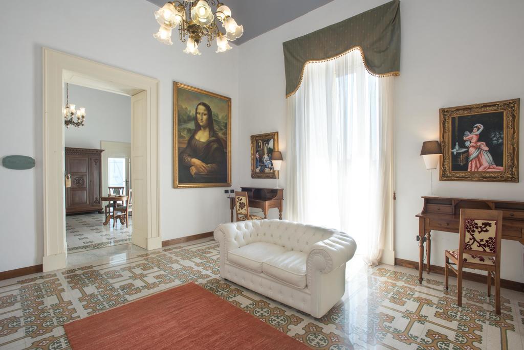 Palazzo Scarciglia - Dimora D'Epoca Bed & Breakfast มิแนร์วิโนดิเลชเช ภายนอก รูปภาพ