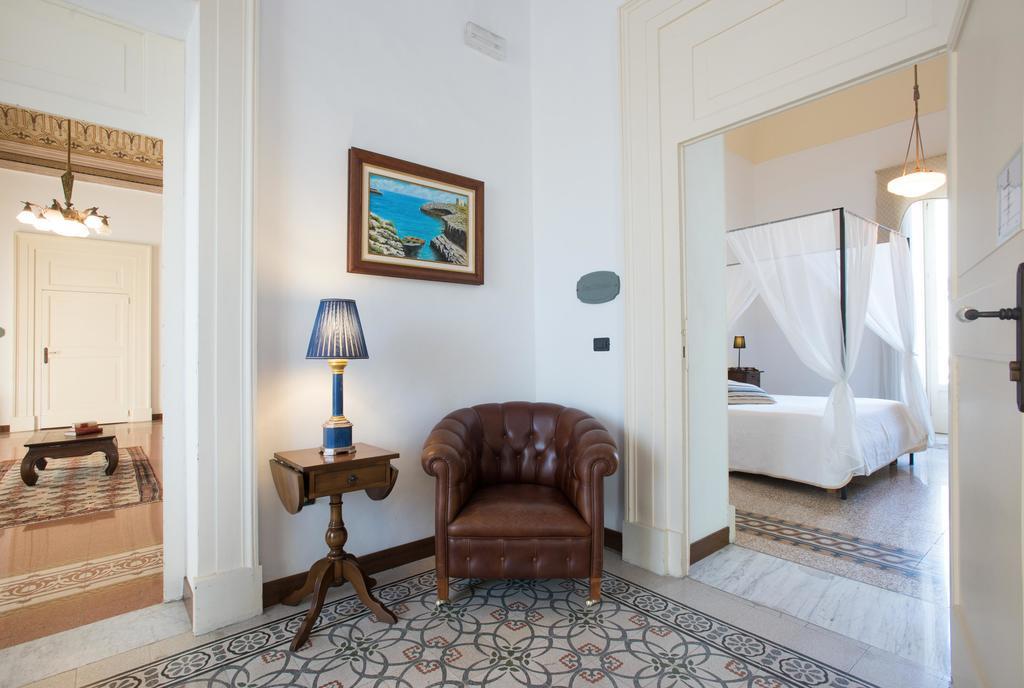 Palazzo Scarciglia - Dimora D'Epoca Bed & Breakfast มิแนร์วิโนดิเลชเช ภายนอก รูปภาพ