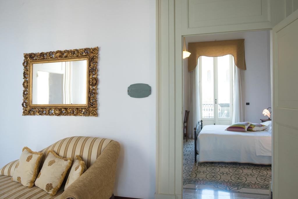 Palazzo Scarciglia - Dimora D'Epoca Bed & Breakfast มิแนร์วิโนดิเลชเช ภายนอก รูปภาพ