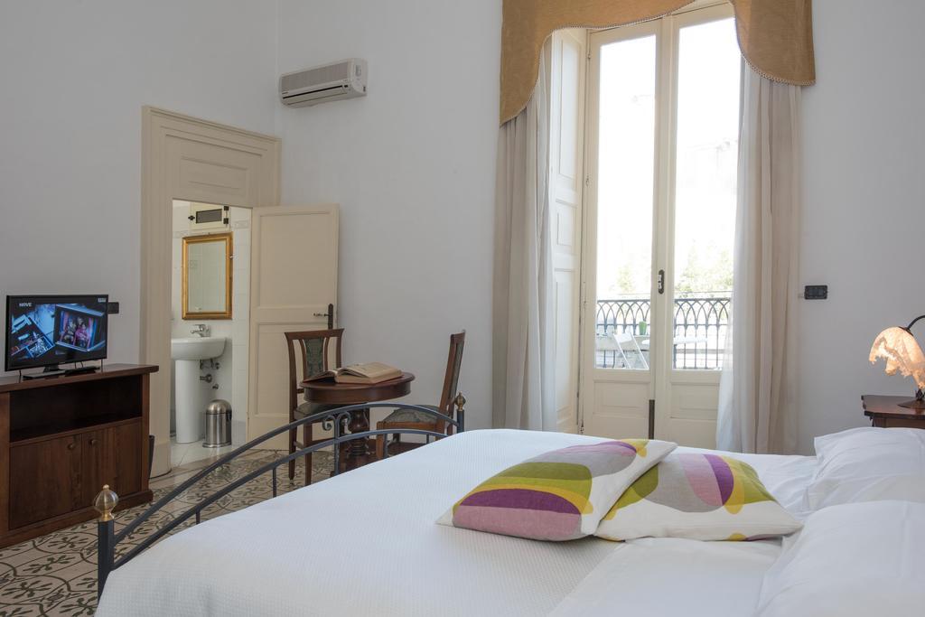 Palazzo Scarciglia - Dimora D'Epoca Bed & Breakfast มิแนร์วิโนดิเลชเช ภายนอก รูปภาพ