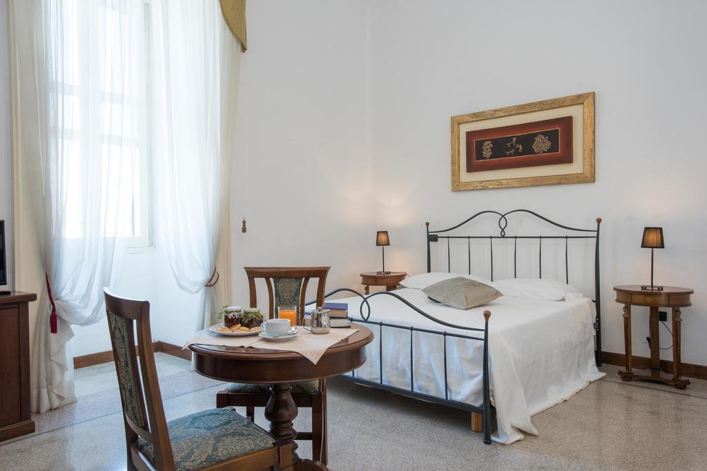 Palazzo Scarciglia - Dimora D'Epoca Bed & Breakfast มิแนร์วิโนดิเลชเช ภายนอก รูปภาพ