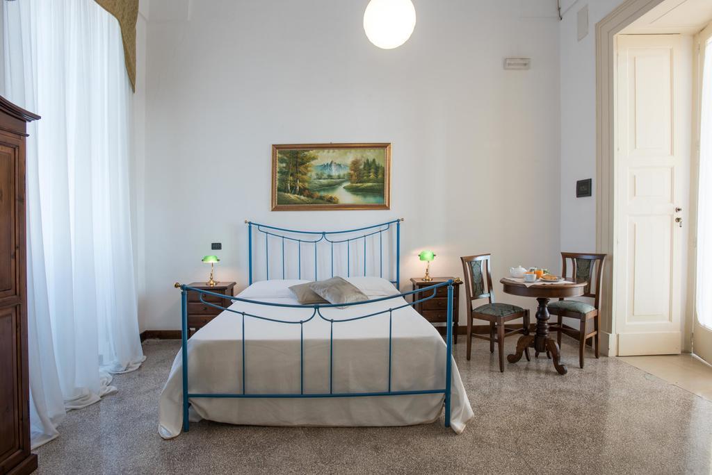 Palazzo Scarciglia - Dimora D'Epoca Bed & Breakfast มิแนร์วิโนดิเลชเช ห้อง รูปภาพ