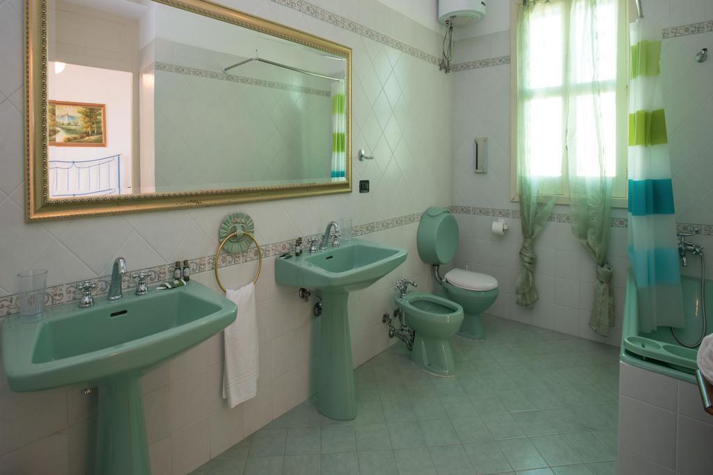 Palazzo Scarciglia - Dimora D'Epoca Bed & Breakfast มิแนร์วิโนดิเลชเช ห้อง รูปภาพ