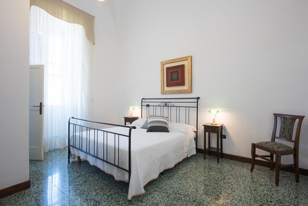 Palazzo Scarciglia - Dimora D'Epoca Bed & Breakfast มิแนร์วิโนดิเลชเช ห้อง รูปภาพ