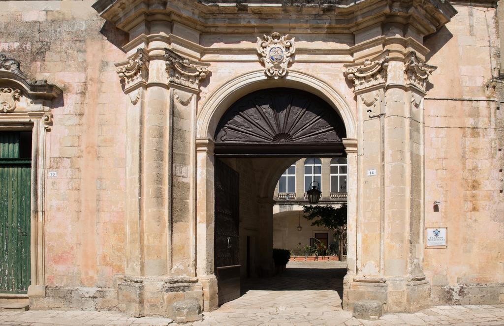 Palazzo Scarciglia - Dimora D'Epoca Bed & Breakfast มิแนร์วิโนดิเลชเช ภายนอก รูปภาพ
