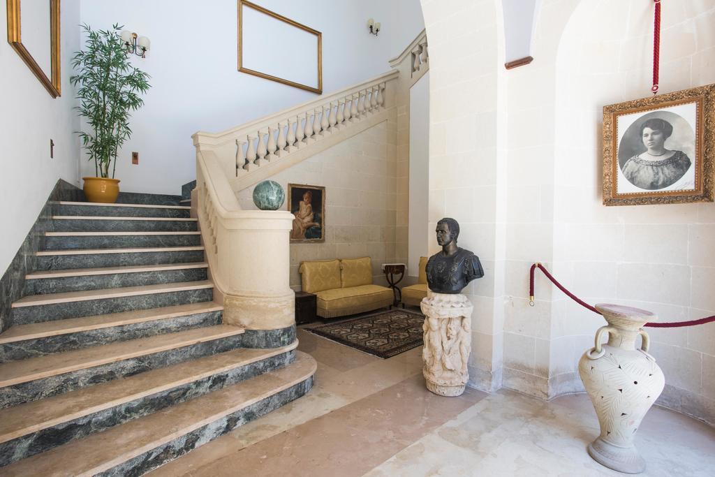 Palazzo Scarciglia - Dimora D'Epoca Bed & Breakfast มิแนร์วิโนดิเลชเช ภายนอก รูปภาพ