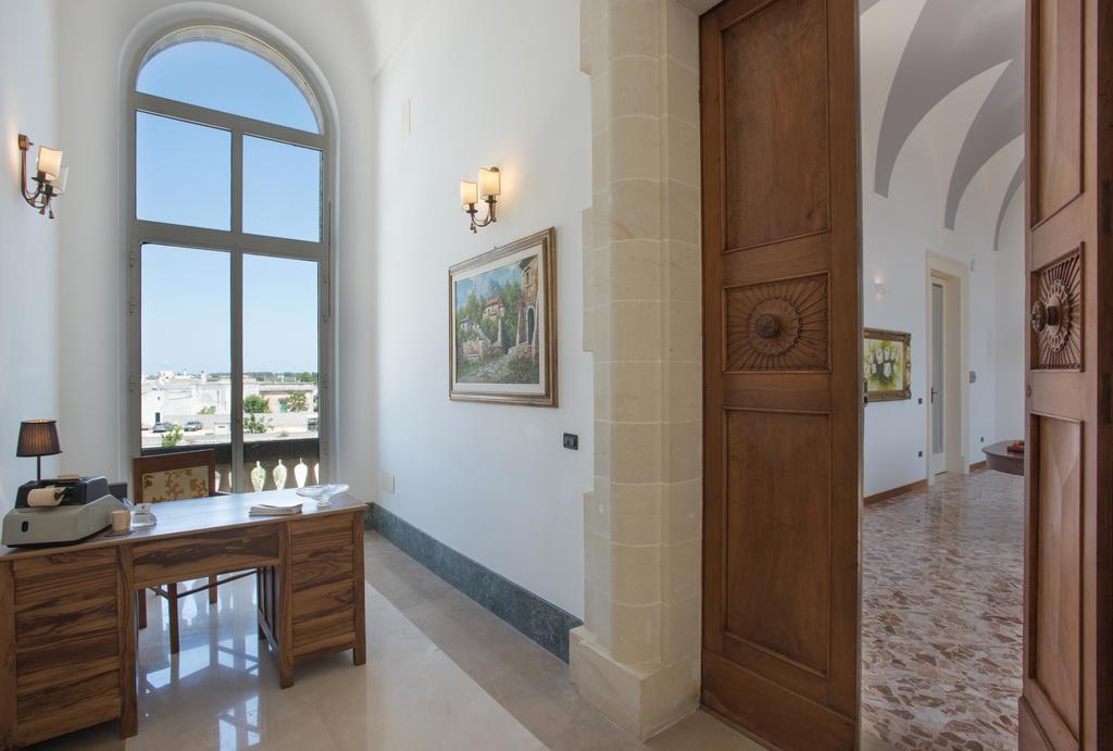 Palazzo Scarciglia - Dimora D'Epoca Bed & Breakfast มิแนร์วิโนดิเลชเช ภายนอก รูปภาพ