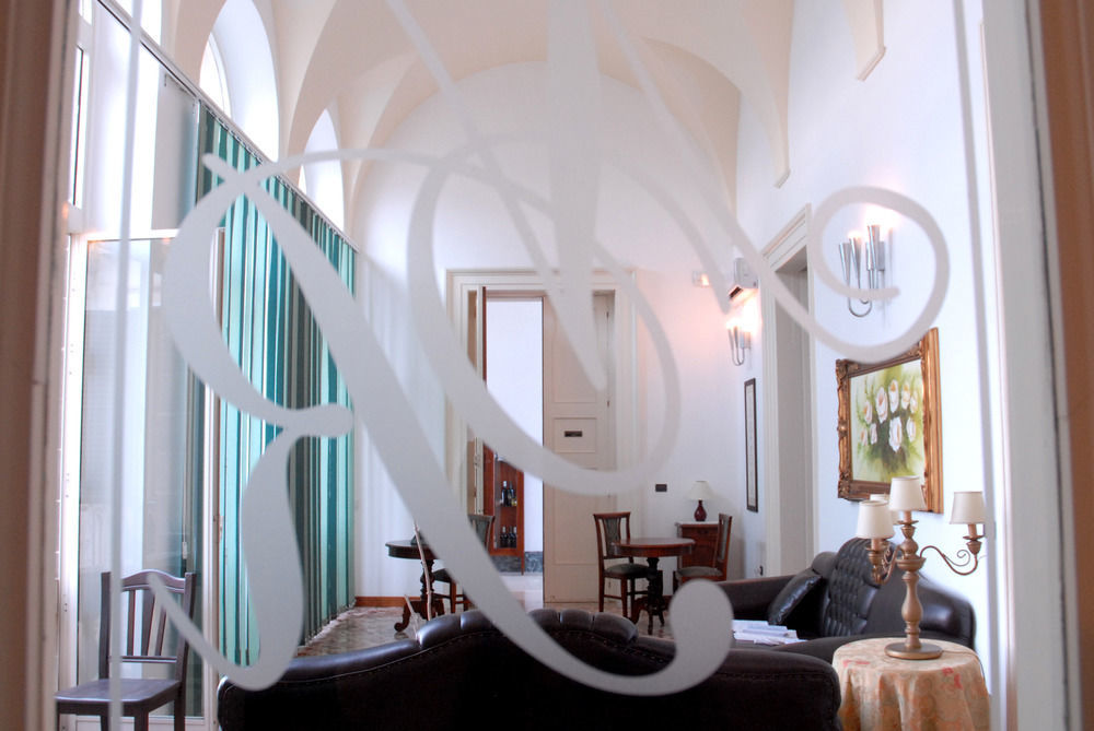 Palazzo Scarciglia - Dimora D'Epoca Bed & Breakfast มิแนร์วิโนดิเลชเช ภายนอก รูปภาพ