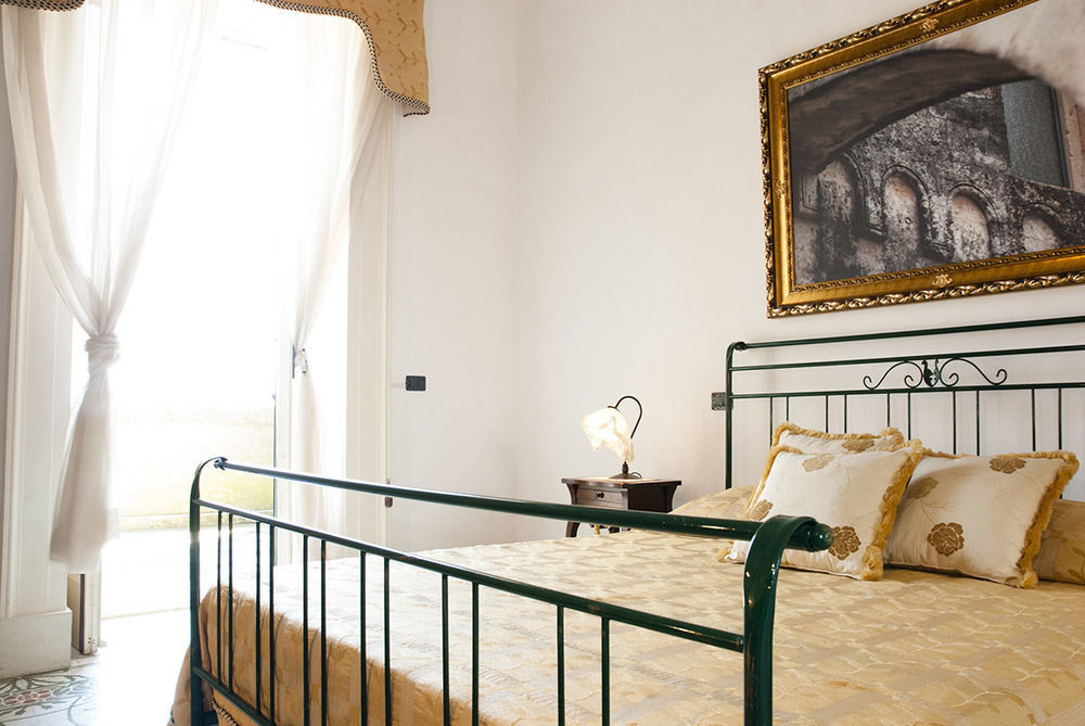 Palazzo Scarciglia - Dimora D'Epoca Bed & Breakfast มิแนร์วิโนดิเลชเช ภายนอก รูปภาพ
