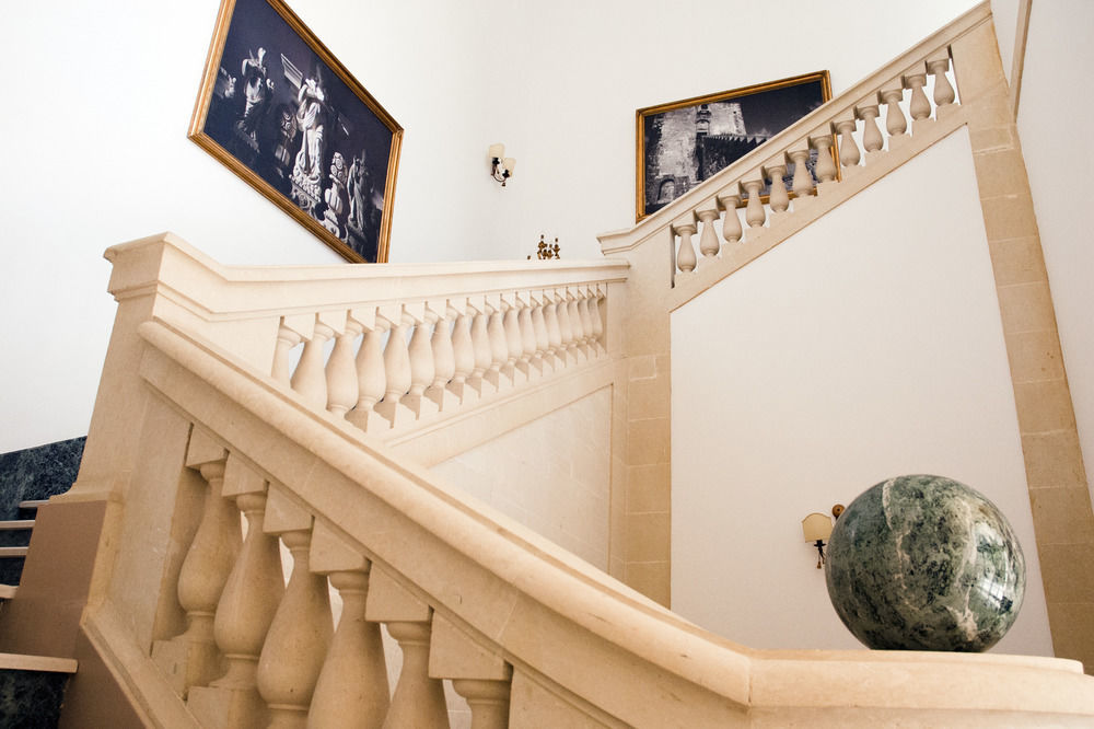 Palazzo Scarciglia - Dimora D'Epoca Bed & Breakfast มิแนร์วิโนดิเลชเช ภายนอก รูปภาพ