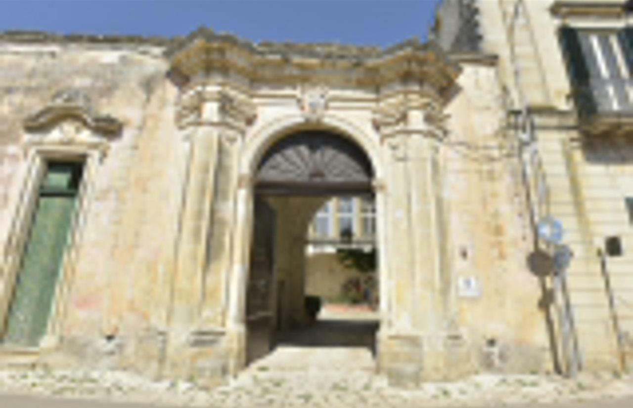 Palazzo Scarciglia - Dimora D'Epoca Bed & Breakfast มิแนร์วิโนดิเลชเช ภายนอก รูปภาพ